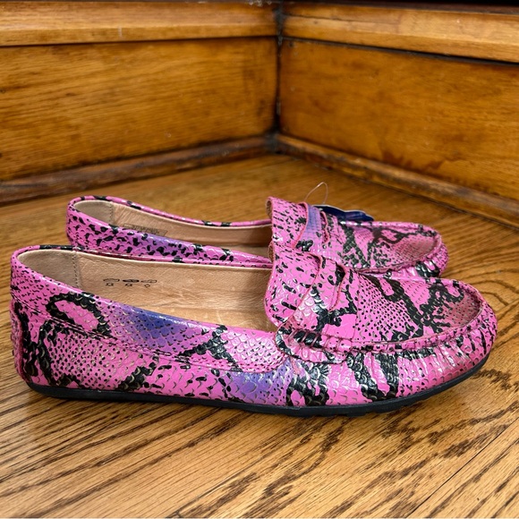 Umi Cloud Tech Girls Pink Maci Loafer Snake Print Slip On Girls NWT Size 3 - Picture 1 of 12